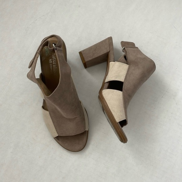 Naturalizer Suede Sandals Heels Two Tone Velcro Strap Peep Toe Size 6 - Picture 1 of 10